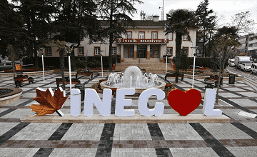 İnegöl Belediyesi Önü   