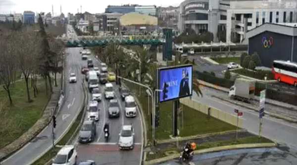 İstanbul Adnan Kahveci Bulvarı   