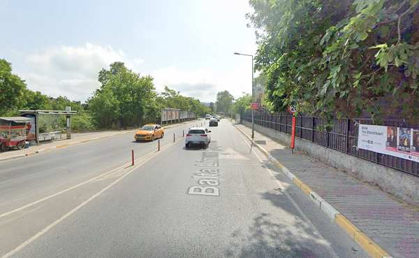 İstanbul Baltaliman Çayır Caddesi   